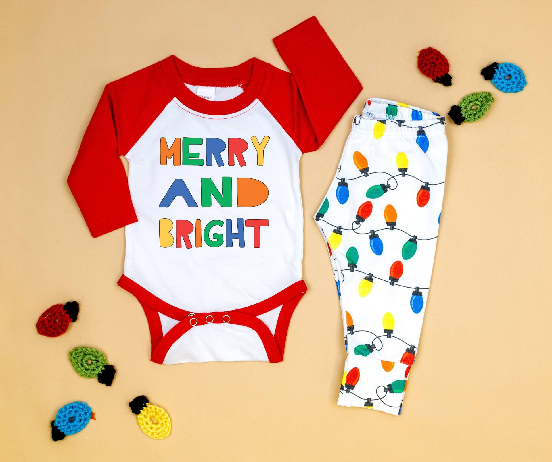 Baby Jungen Weihnachts Outfit. Merry & Bright Shirt. Weihnachtsbeleuchtung Hose. Raglan Und Kleinkind Junge. Rot Grün Geschwister Matching von CuddleSleepDream