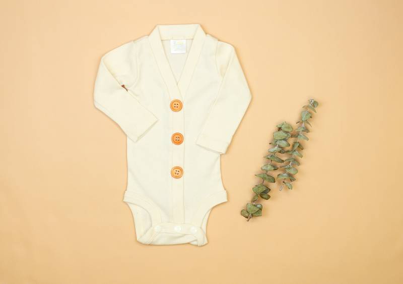Creme Cardigan Bodysuit. Natürlich Einfach Minimalistisch. Off-White Neugeborener Junge Nach Hause Kommen. Kleiner Junge von CuddleSleepDream