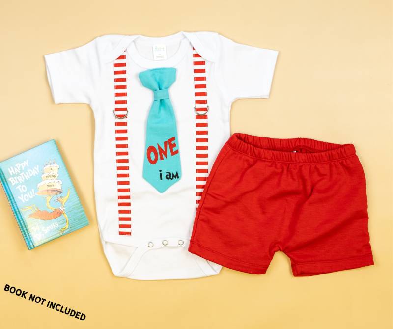 Ein I Am T-Shirt. Jungen 1. Geburtstag Shirt. Aqua Blau Und Rot Gestreift. Cake Smash Outfit. Krawatte Hosenträger. | Buch Oder Schuhe Sind Nicht von CuddleSleepDream