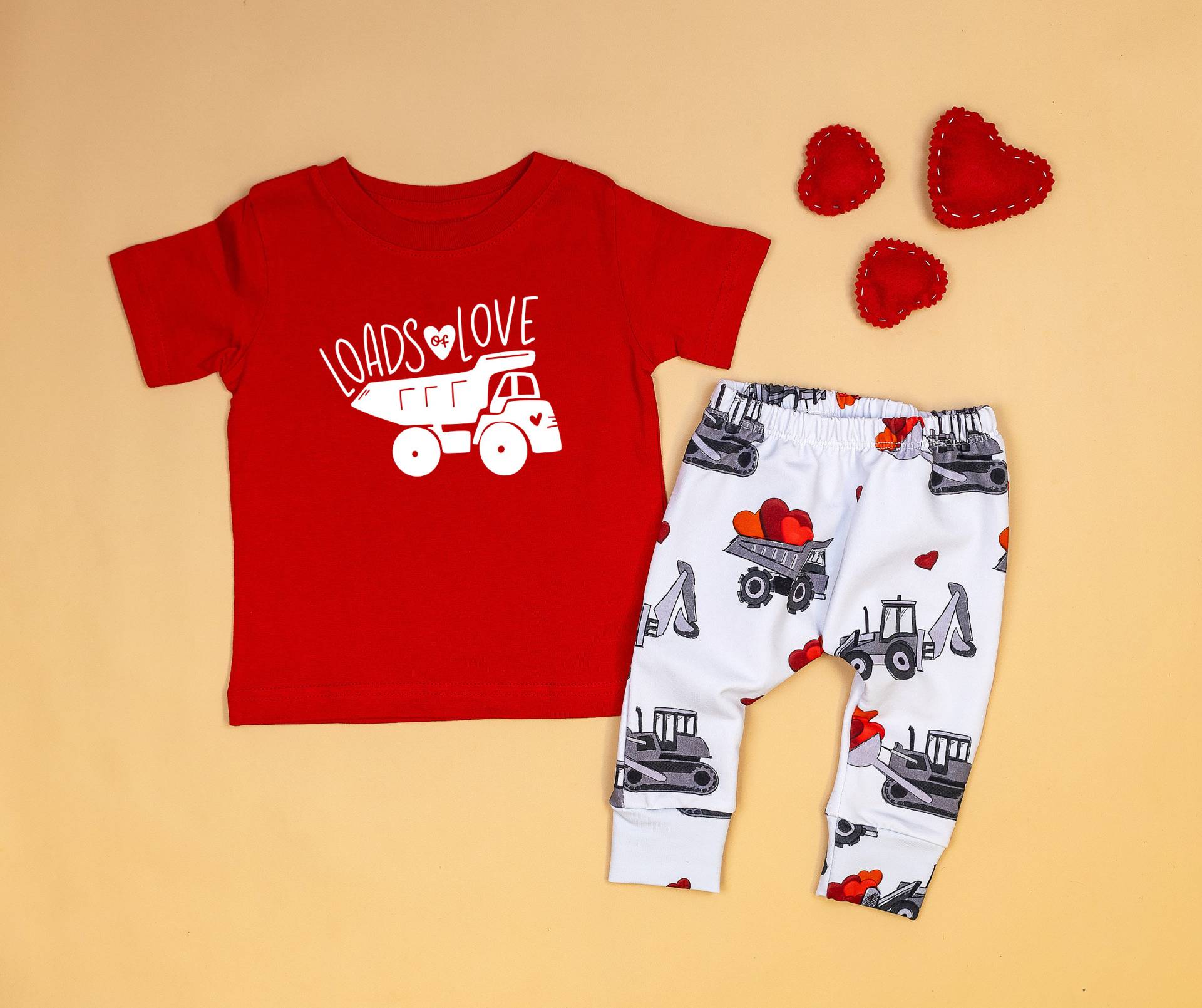 Kleinkind Jungen Valentine Outfit. Truck Shirt. Viel Liebe. Muldenkipper Herzen. Junge. 2T 3T 4T Rotes Grafik-T-Shirt. Lkw Hose von CuddleSleepDream