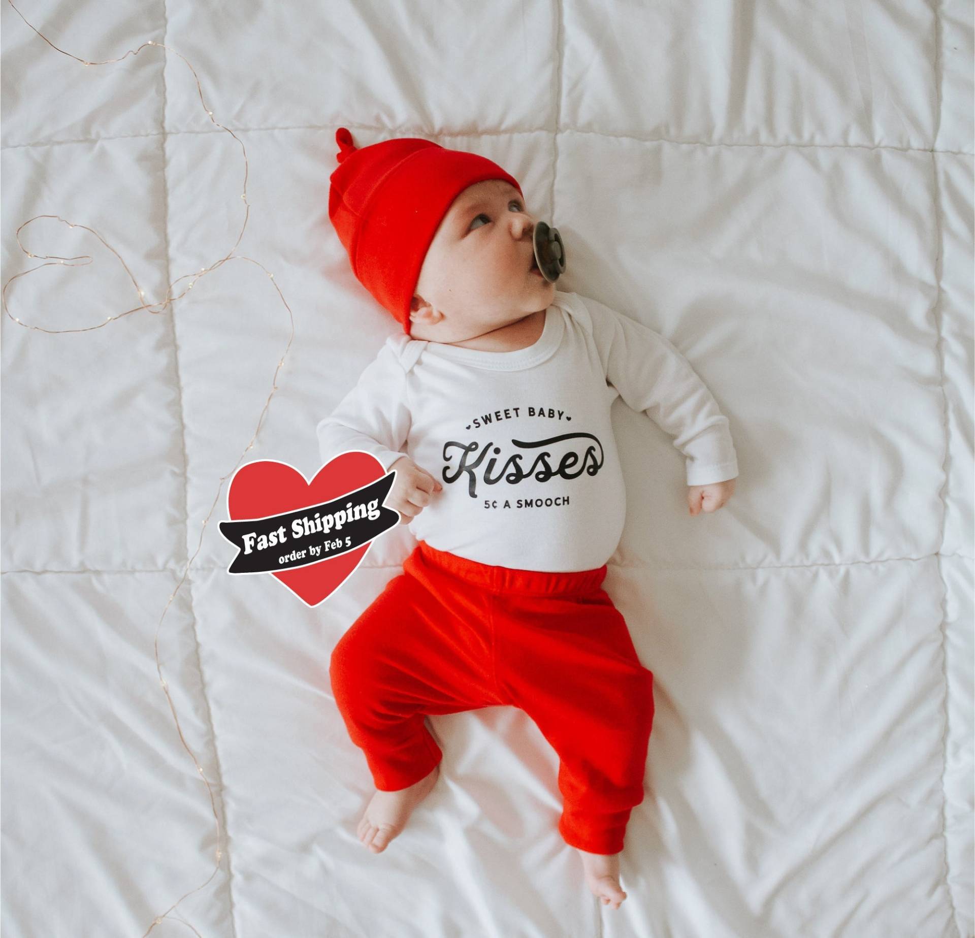 Neugeborenen Jungen Valentines Outfit. Kissing Booth Coming Home Outfit Februar. Rot. Baby Boy 1. Valentinstag. Personalisierte Knotenmütze von CuddleSleepDream