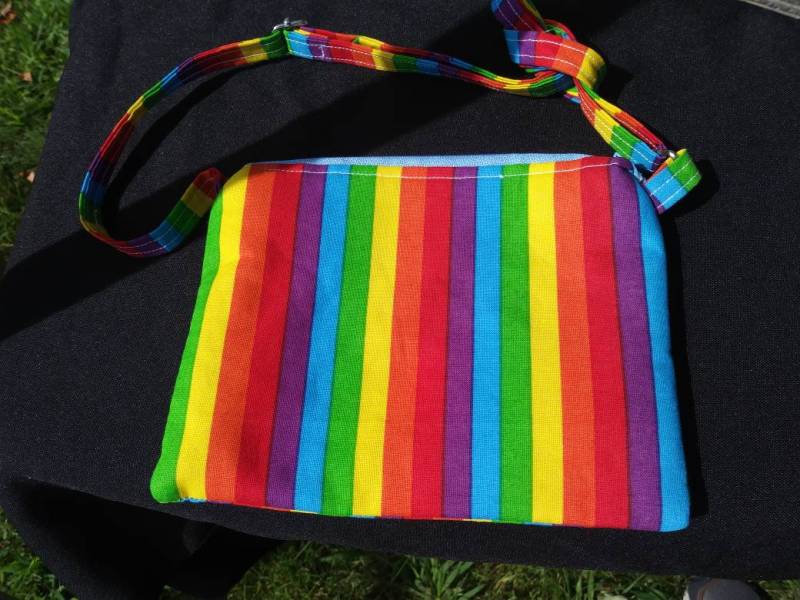 Kleine Minimalist/Handytasche Mit Verstellbarem Umhängegurt - Passt Für Handy Und Brieftasche | Mehrere Farben Erhältlich von CuddlyQuiltShopUS