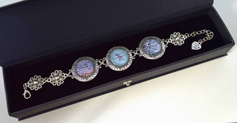 Benutzerdefinierte Karte Armband. Landkarte-Armband. Personalisierte Ortsnamen. Hochzeit Schmuckarmband. Einzigartige Schmucksachegeschenk von CuffsAndScruffs