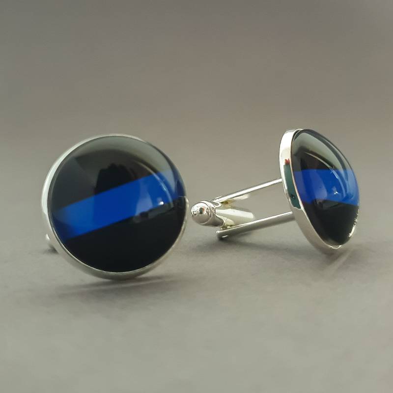 Schmales Blue Line Manschettenknöpfe. Blaues Liniendesign. Polizei Charity. Silber, Gold, Bronze-Finish. Passende Krawattenklammer von CuffsAndScruffs