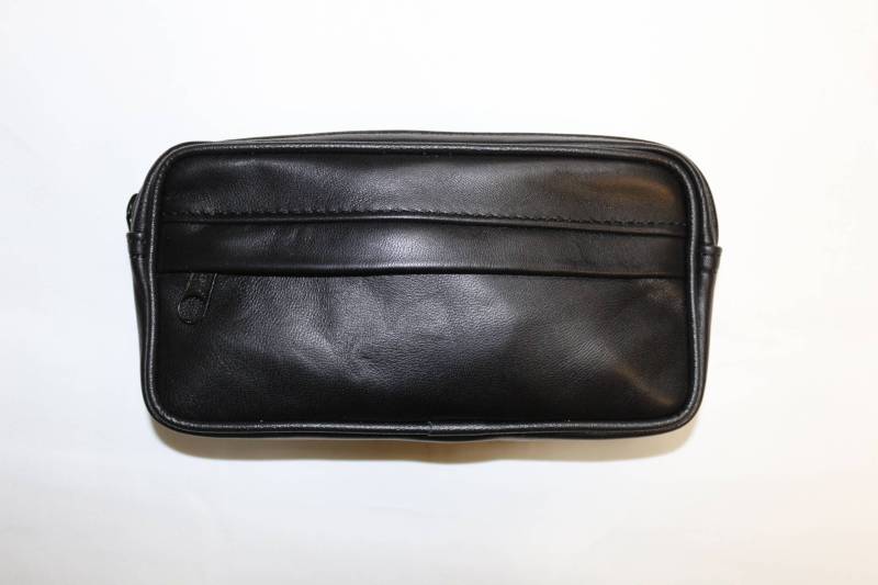 Echtes Lammleder Smartphone-Gürteletui in Schwarz von CuirHolic