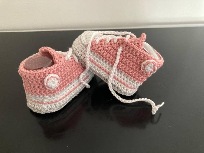 Baby Booties/Baby Sneakers Converse Style Gehäkelt Baby Booties/Baby Sneakers Converse Style Gehäkelt von CuoricinobyMino