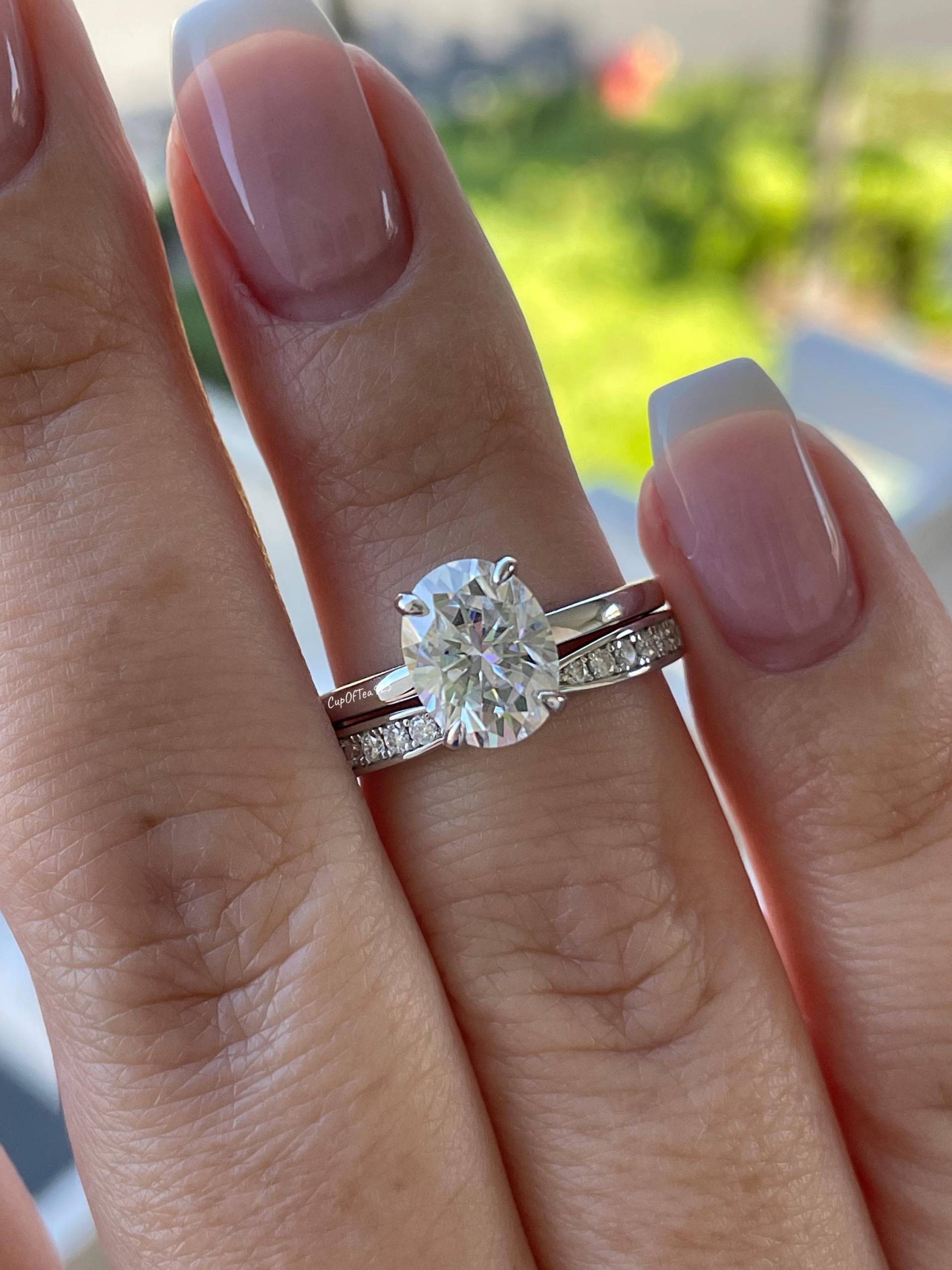 Moissanit Verlobungsring Set. Sterling Silber 925 Braut Set Mit 2Ct Ovalschliff Oder Cz Solitär Und Geschwungenem Moisanit Band von CupOfTea925