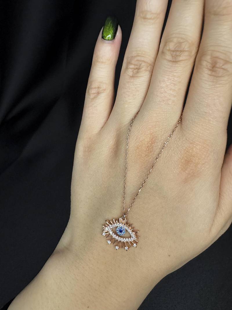 Beeindruckende Evil Eye Halskette Ins Auge Fallende Anhänger Stilvolle Schmuck Cupida von CupidaJewellery