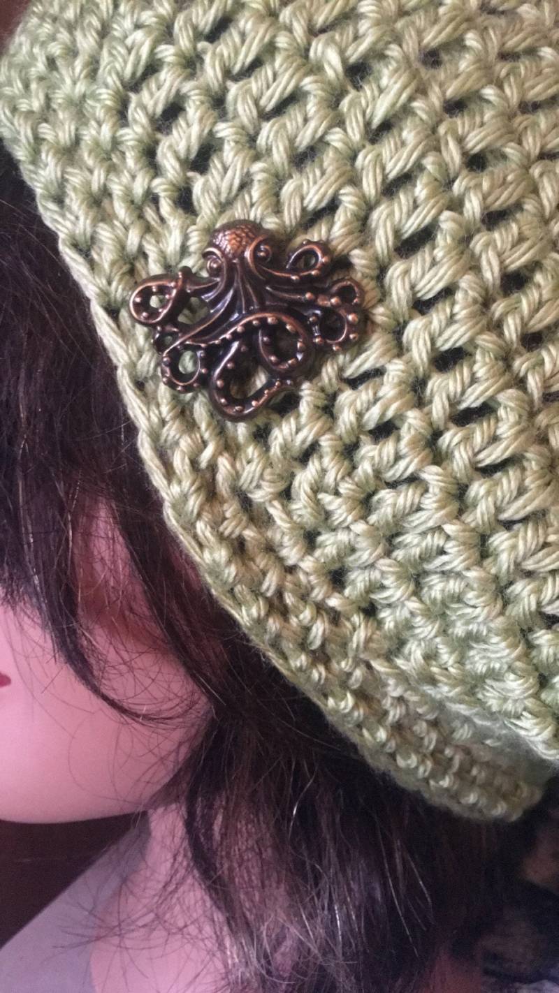 Lime Slouchy Hut Mit Oktopus Verzierung von CuppiecakesCreations