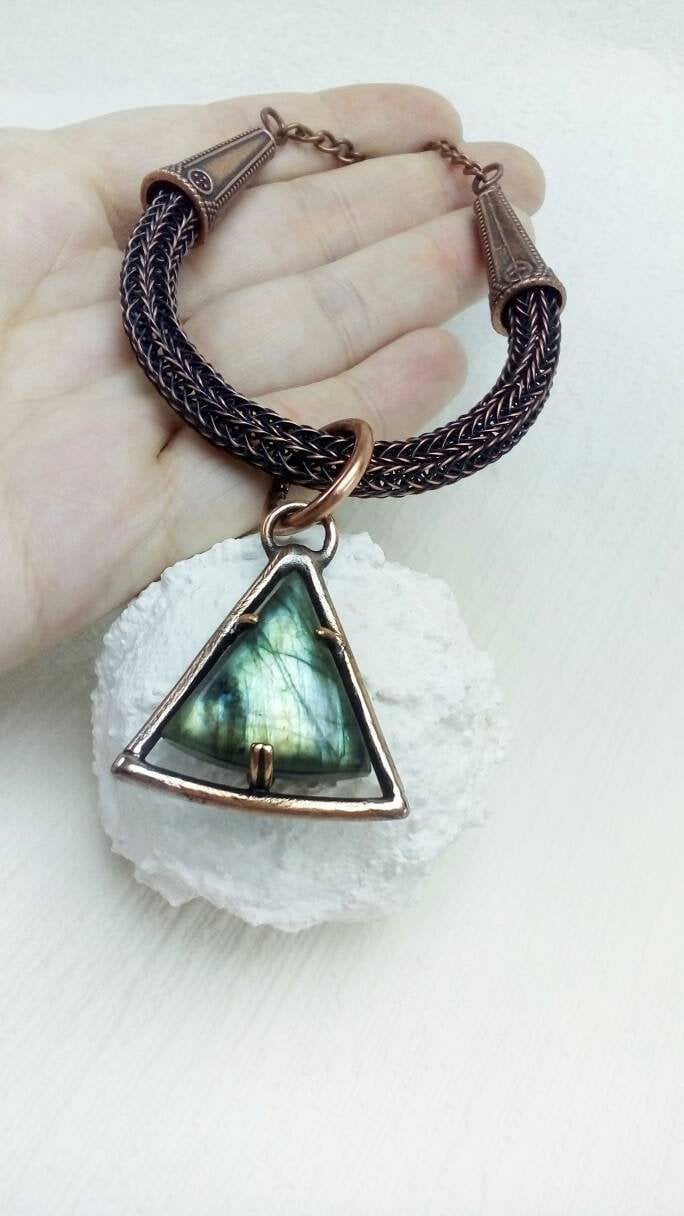 Labradorit Halsband Halskette Viking Stricken Kette Dreieck Schwarz Mondstein Anhänger Boho Stammes Herren Schmuck Kupfer Draht Unisex Labradorit Halsband Halskette Viking Stricken Kette Dreieck Schwarz Mondstein Anhänger Boho Stammes Herren Schmuck Kupfer Draht Unisex von CuprumJewelryArt