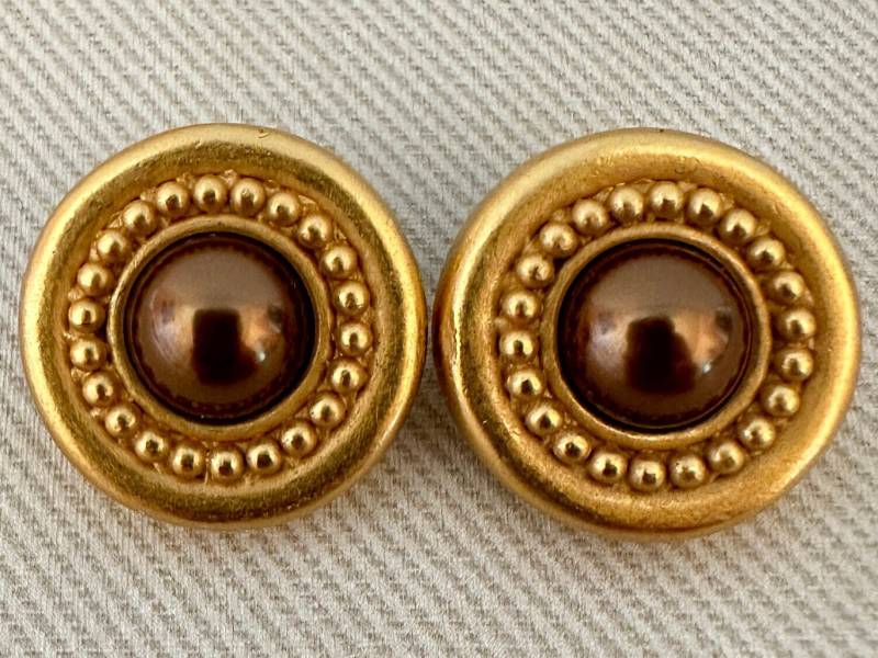 Petite Carolee Matte Gold Perle Ohrclips Petite Carolee Matte Gold Perle Ohrclips von CuratedTrimmings