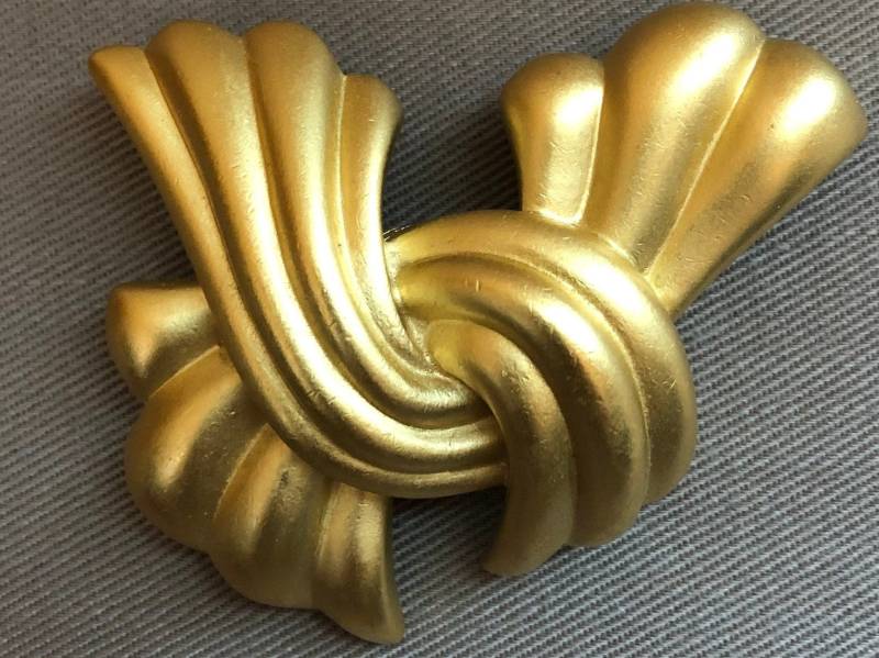 Vintage Monet Pin - Matt Gold Vintage Monet Pin - Matt Gold von CuratedTrimmings