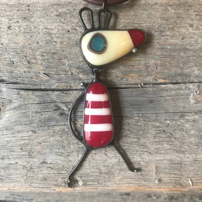 Charm Anhänger Aus Glas - Erde Hund Talisman Charm Anhänger Aus Glas - Erde Hund Talisman von Curiomat