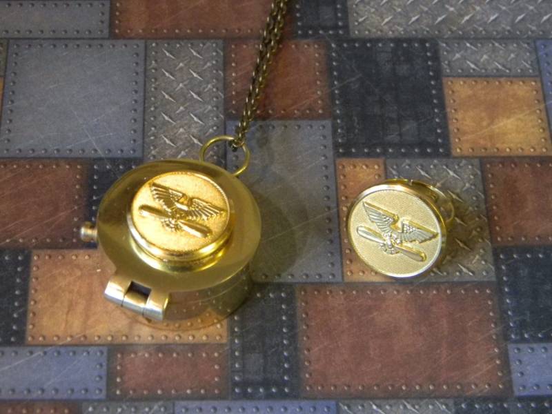 steampunk Kostümzubehör Set. Vintage Geflügelter Ring Mit Kompass Anhänger. Set Made By Curiosity Shopper Crew. Einzelstück von CuriosityShopper