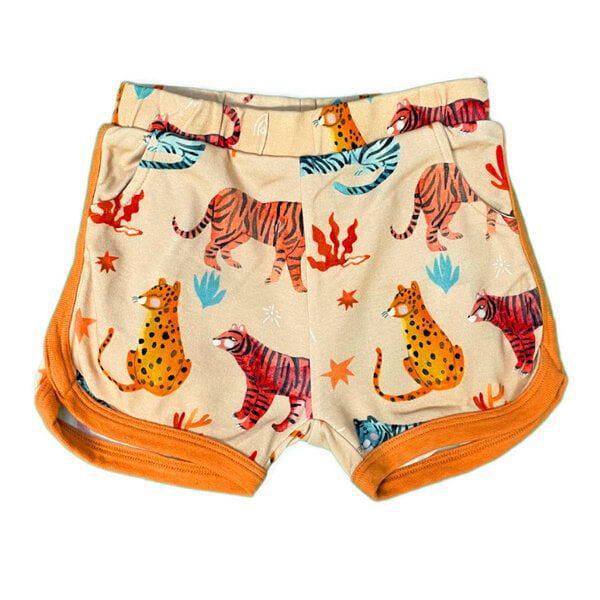 Curious Stories Shorts für Kinder aus Bio-Baumwolle mit dem coolen Tiger Print von Curious Stories