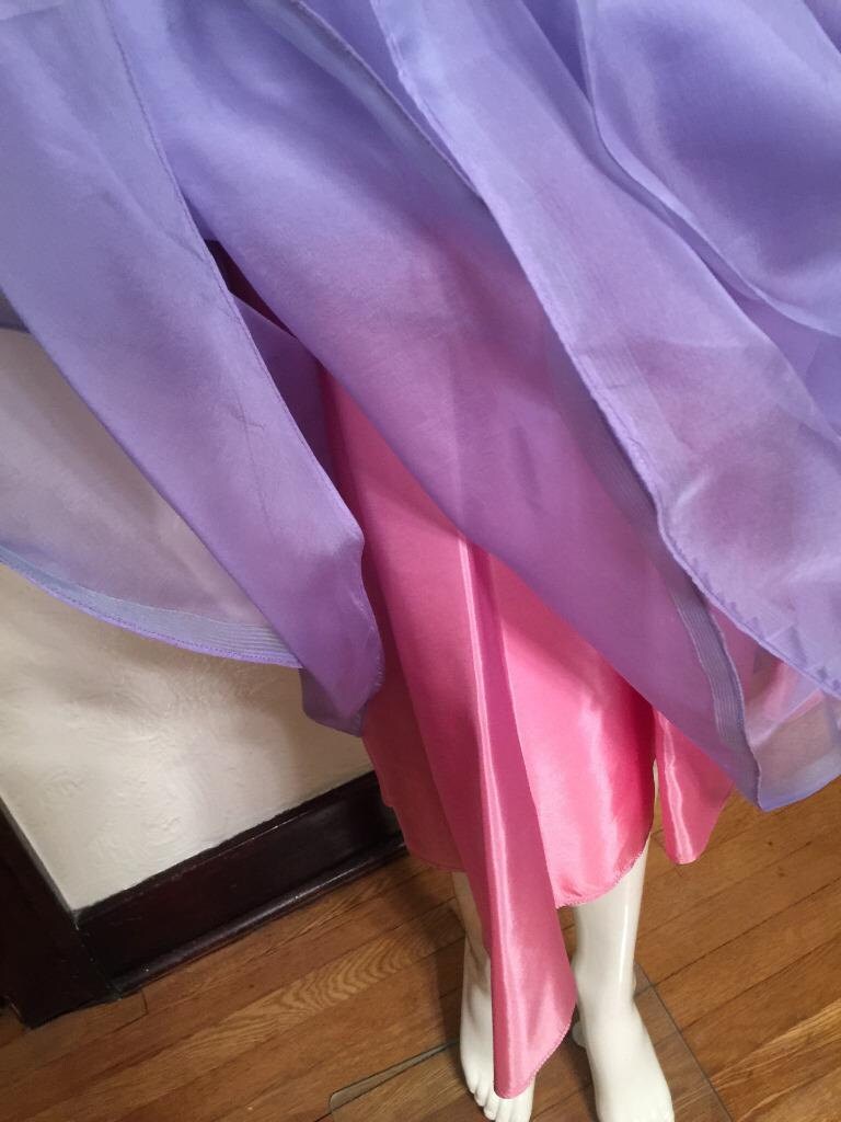 Vintage 1940Er Lila Und Pink Garten Party Kleidchen Mit Stufenrock, Nachkriegszeit von CuriousGoodsVintage