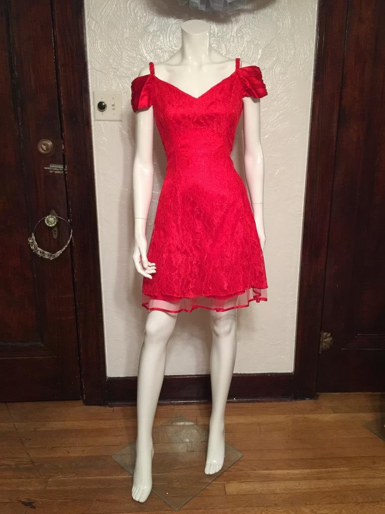 Vintage 1990Er Jahre Red Lace Short Party Abendkleid Mit Offenem Rücken Von Zum von CuriousGoodsVintage