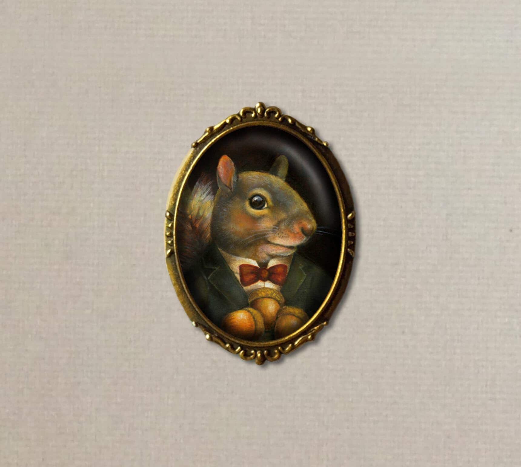 Eichhörnchen Portrait Brosche Nach Originalkunstwerk - Lustiges Im Anzug Mit Eicheln Ovale Gold Ton Fassung Eichhörnchen Portrait Brosche Nach Originalkunstwerk - Lustiges Im Anzug Mit Eicheln Ovale Gold Ton Fassung von CuriousPortraits