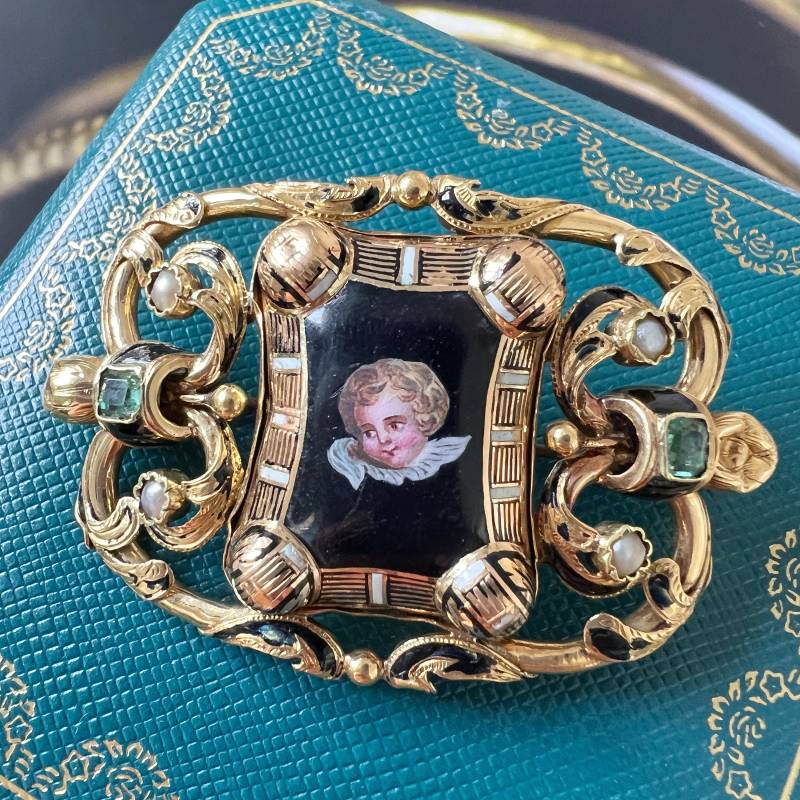 Antike 18K Gold Emaille Engel Brosche Smaragde & Naturperlen Antike 18K Gold Emaille Engel Brosche Smaragde & Naturperlen von CuriouslyTimeless