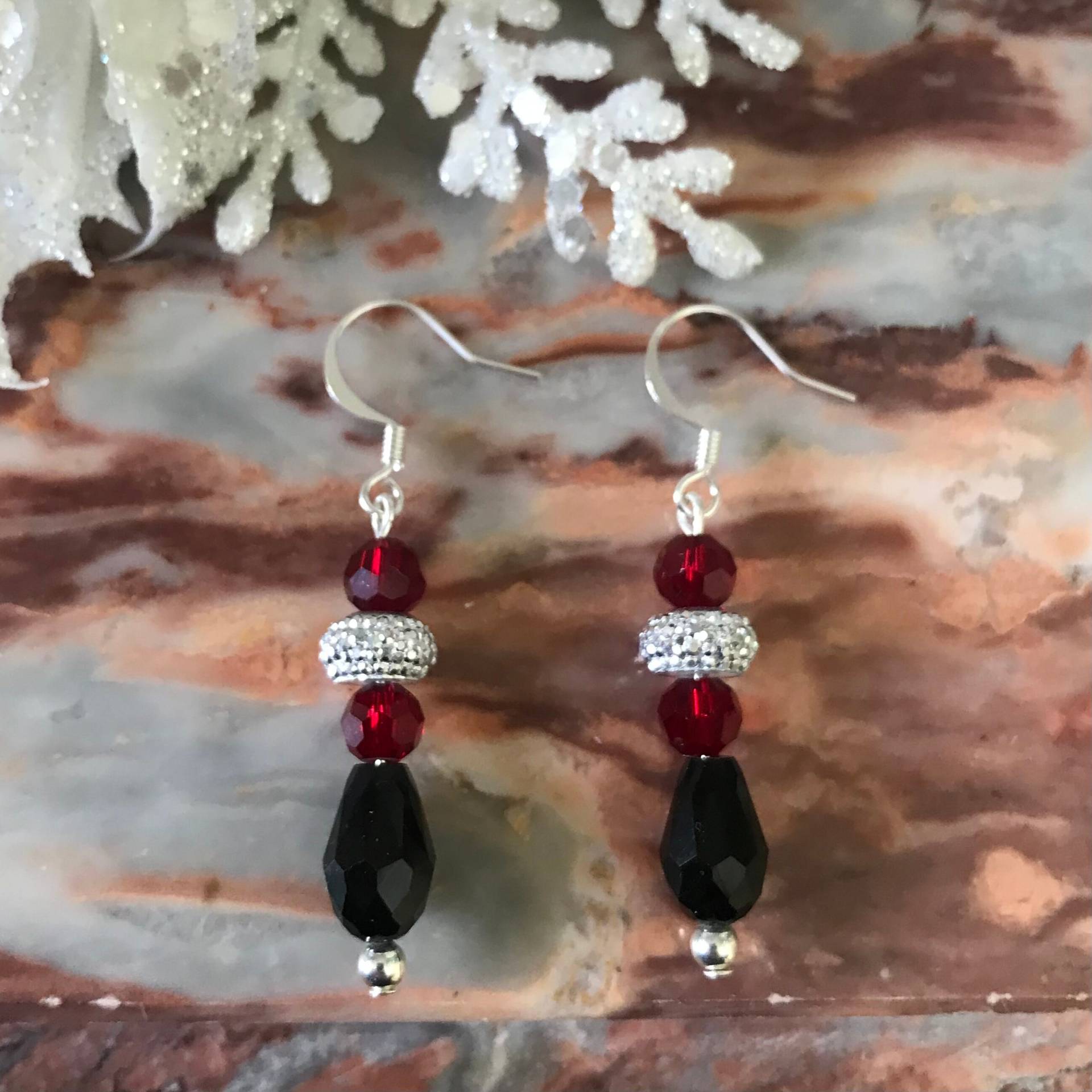 Brilliant Schwarz Burgund Und Silber Ohrringe Brilliant Schwarz Burgund Und Silber Ohrringe von CurlanceCreations