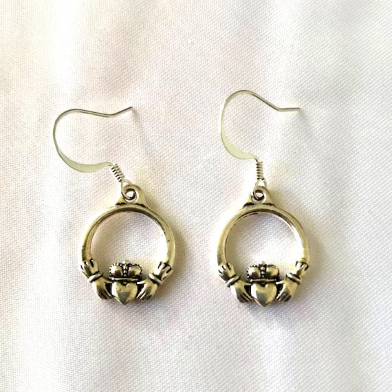Cavans Silber-Claddagh-Ohrringe Cavans Silber-Claddagh-Ohrringe von CurlanceCreations