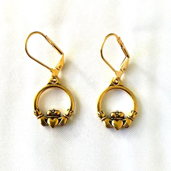 Die Caitlin Claddagh Gold Ohrringe Die Caitlin Claddagh Gold Ohrringe von CurlanceCreations