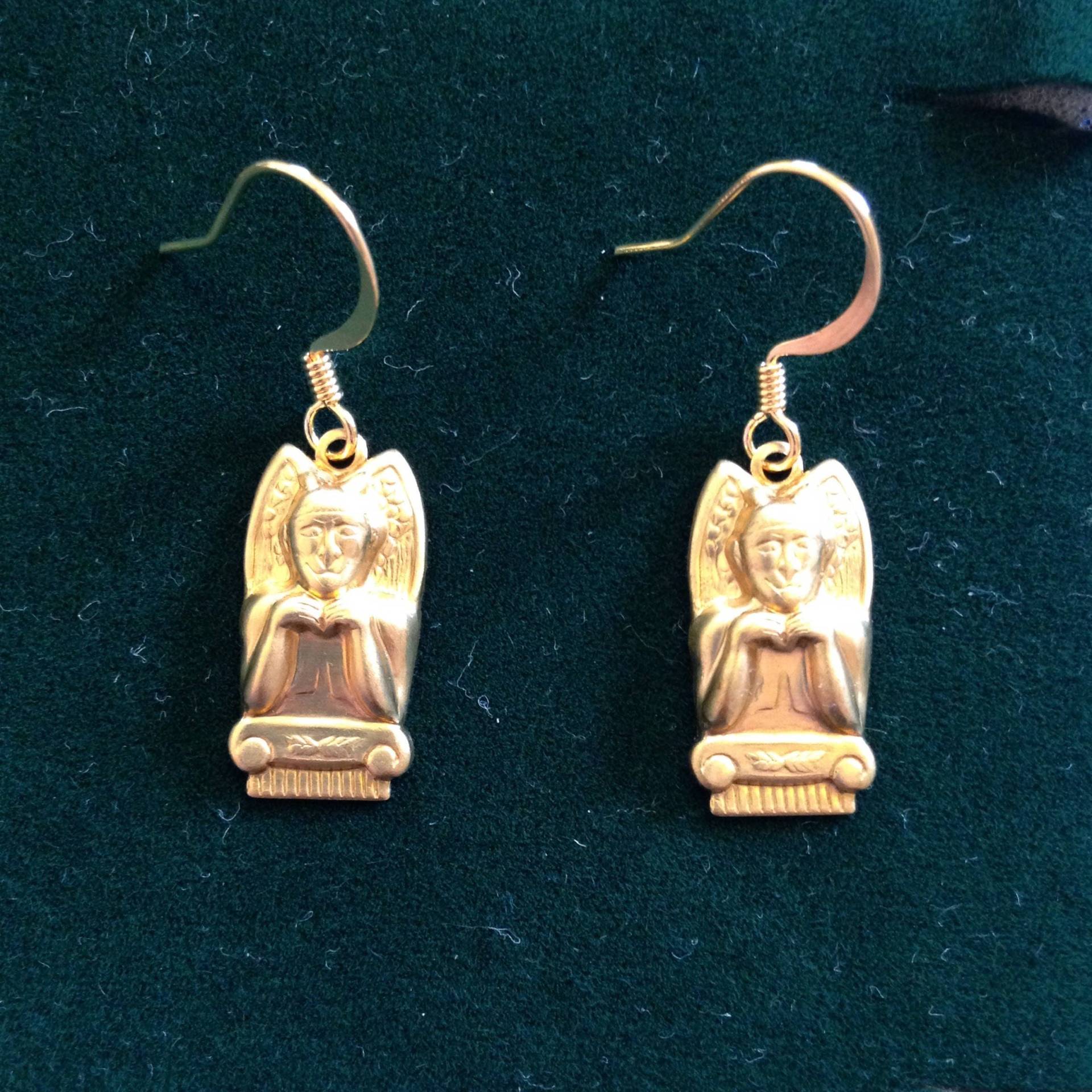 Die Goldenen Gargoyle Baumeln Ohrringe Die Goldenen Gargoyle Baumeln Ohrringe von CurlanceCreations