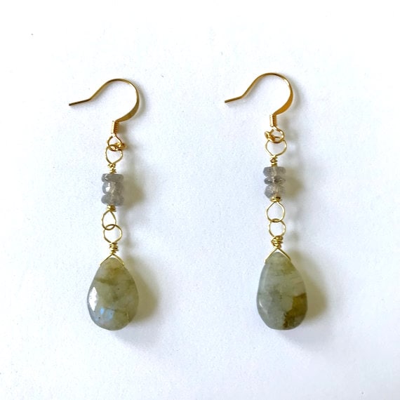 Die Labradorit Teardrop Baumeln Ohrringe Der Dame Die Labradorit Teardrop Baumeln Ohrringe Der Dame von CurlanceCreations