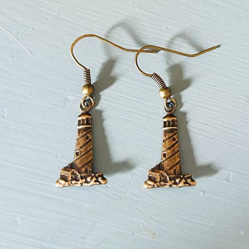 Leuchtturm-Liebhaber-Antikegoldohrringe Leuchtturm-Liebhaber-Antikegoldohrringe von CurlanceCreations