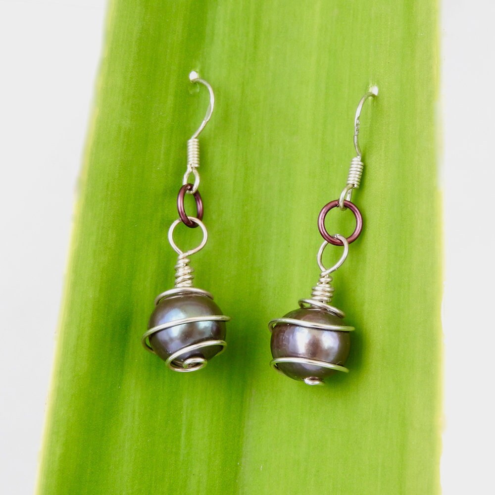 Handgefertigte Ohrringe Aus Recyceltem Sterling Silber in Drahtwickeltechnik Handgefertigte Ohrringe Aus Recyceltem Sterling Silber in Drahtwickeltechnik von CurlicueNZ