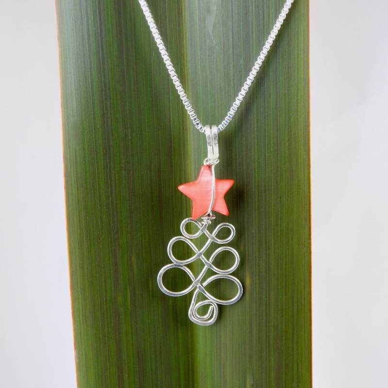 Handgemachte Sterling Silber Weihnachtsbaum Kette Roter Perlmutt Stern Handgemachte Sterling Silber Weihnachtsbaum Kette Roter Perlmutt Stern von CurlicueNZ
