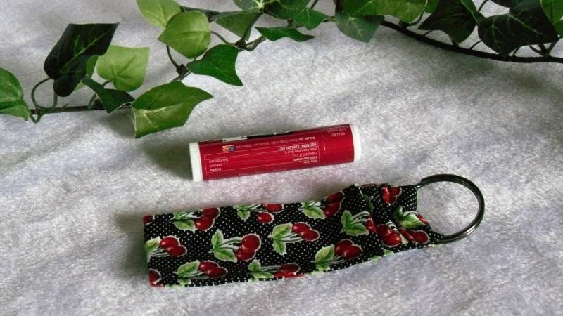 Kirschen Lip Balm Keychain O-070 von CurlingIvy