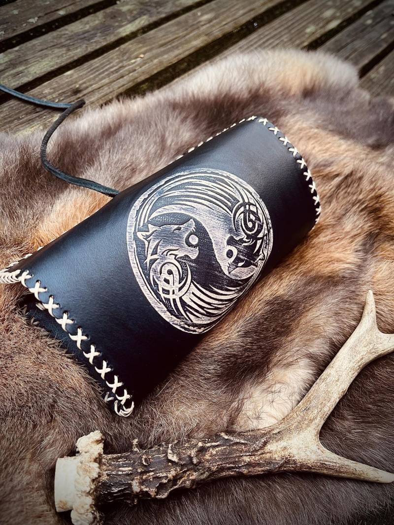 Tabaktasche Leder/Tabakbeutel /Tabaktasche Yin Yang Yin Yang Wolf Drehtabak Tasche Drehertasche Leder/ Weihnachtsgeschenk Tabaktasche Leder/Tabakbeutel /Tabaktasche Yin Yang Yin Yang Wolf Drehtabak Tasche Drehertasche Leder/ Weihnachtsgeschenk von CurlyLeatherArt