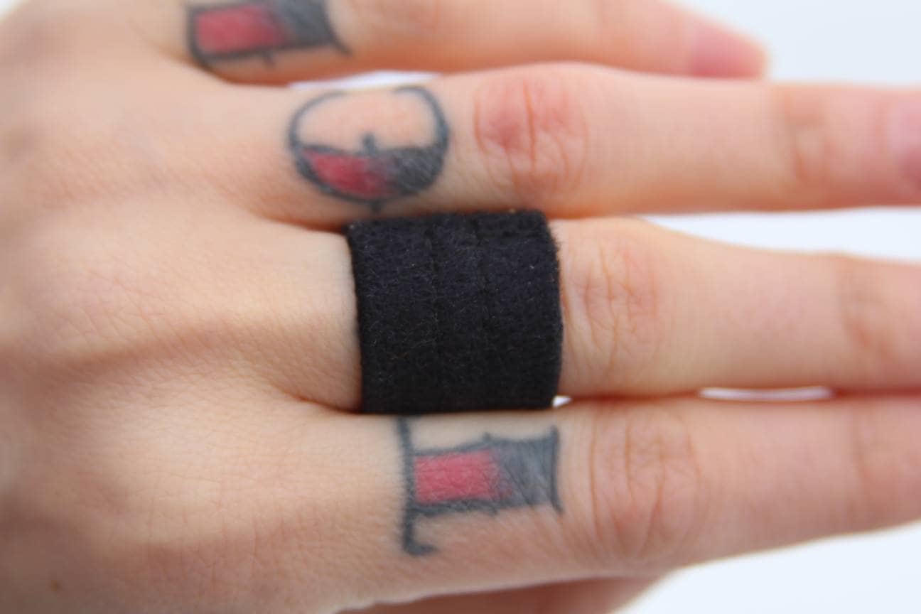 Black Hearted Love Schwarzer, Weicher, Flauschiger Ring Aus Veganem Wildleder Black Hearted Love Schwarzer, Weicher, Flauschiger Ring Aus Veganem Wildleder von CursedArrows