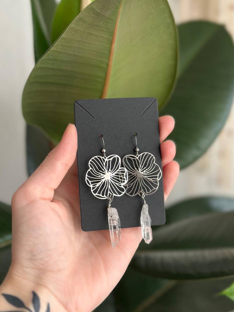 1 Paar Selbstgemachte Ohrringe Aus Edelstahl Mit Bergkristallen - Blumen Magisch Ästhetisch von CursedWonderland