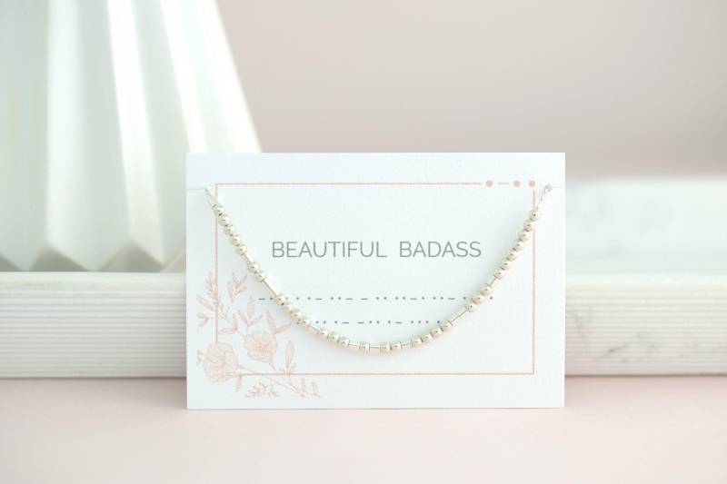 Schöne Badass Morse-Code Halskette, Freundin Schmuck Geschenk, Freundschaft Schwester Wort Sterling Silber, Gold Gefüllt Schöne Badass Morse-Code Halskette, Freundin Schmuck Geschenk, Freundschaft Schwester Wort Sterling Silber, Gold Gefüllt von CursinginCode