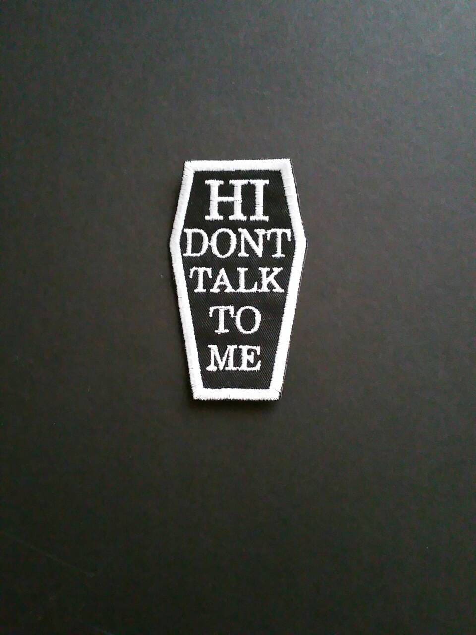 Hallo, Don't Know To Me Aufnäher. Antisozial Fühlen? Lieber Tot Sein Als Reden? Ich Hab Dich Lass Es Jeden Wissen, Indem Du Diesen Sargförmigen von Custom69