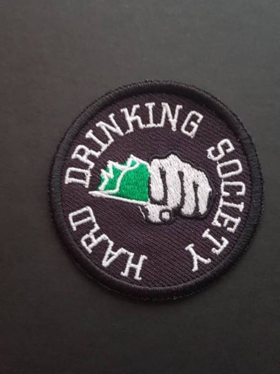 Harte Trinkgesellschaft. Gestickter Aufnäher Zum Aufbügeln. Trink Hart Oder Geh Nach Hause. Vegan Harte Trinkgesellschaft. Gestickter Aufnäher Zum Aufbügeln. Trink Hart Oder Geh Nach Hause. Vegan von Custom69