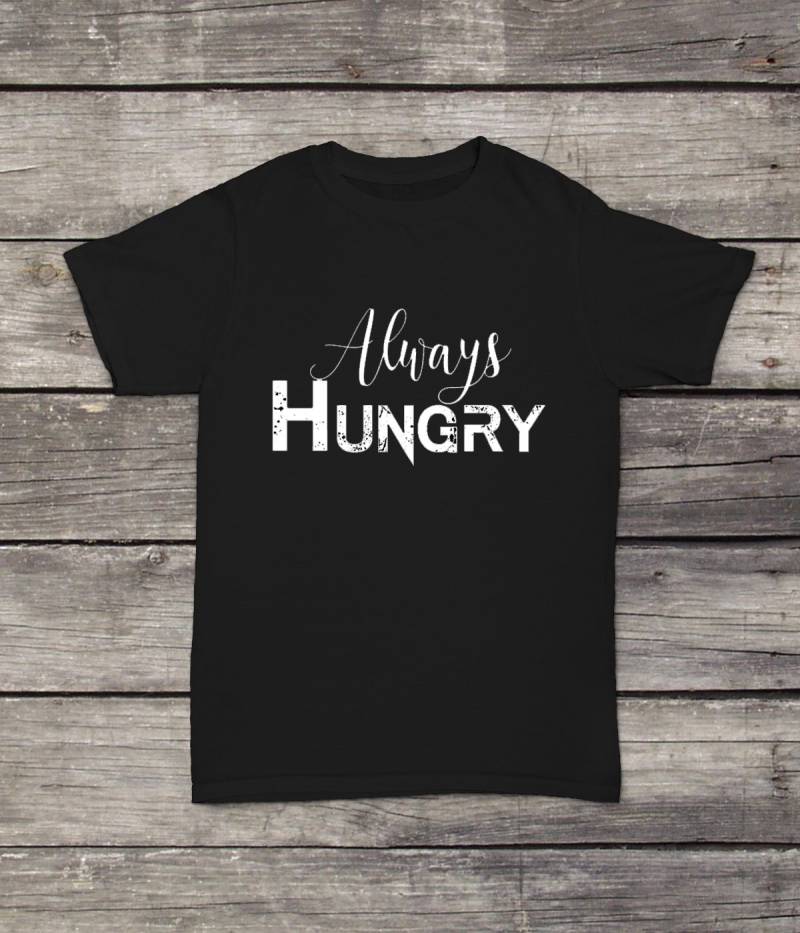 Immer Hungrig T-Shirt Script Lustiges Essen Design Männer Frauen Unisex Viele Farben Gildan Weiches Baumwoll von CustomApparelHouse