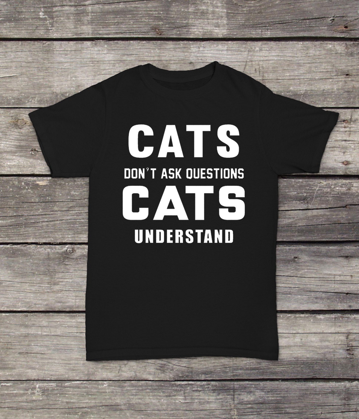 Katzen Fragen Nicht Verstehen T-Shirt Tier Katzenliebhaber Design Männer Frauen Unisex Viele Farben Gildan Soft Cotton von CustomApparelHouse
