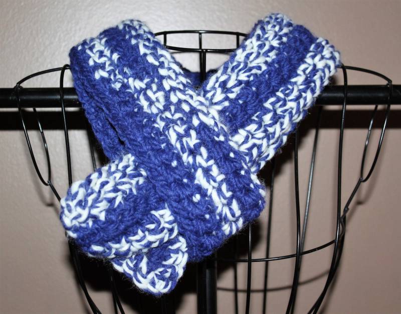 Blaue Und Weiße Schal Häkeln Blaue Und Weiße Schal Häkeln von CustomAxcents