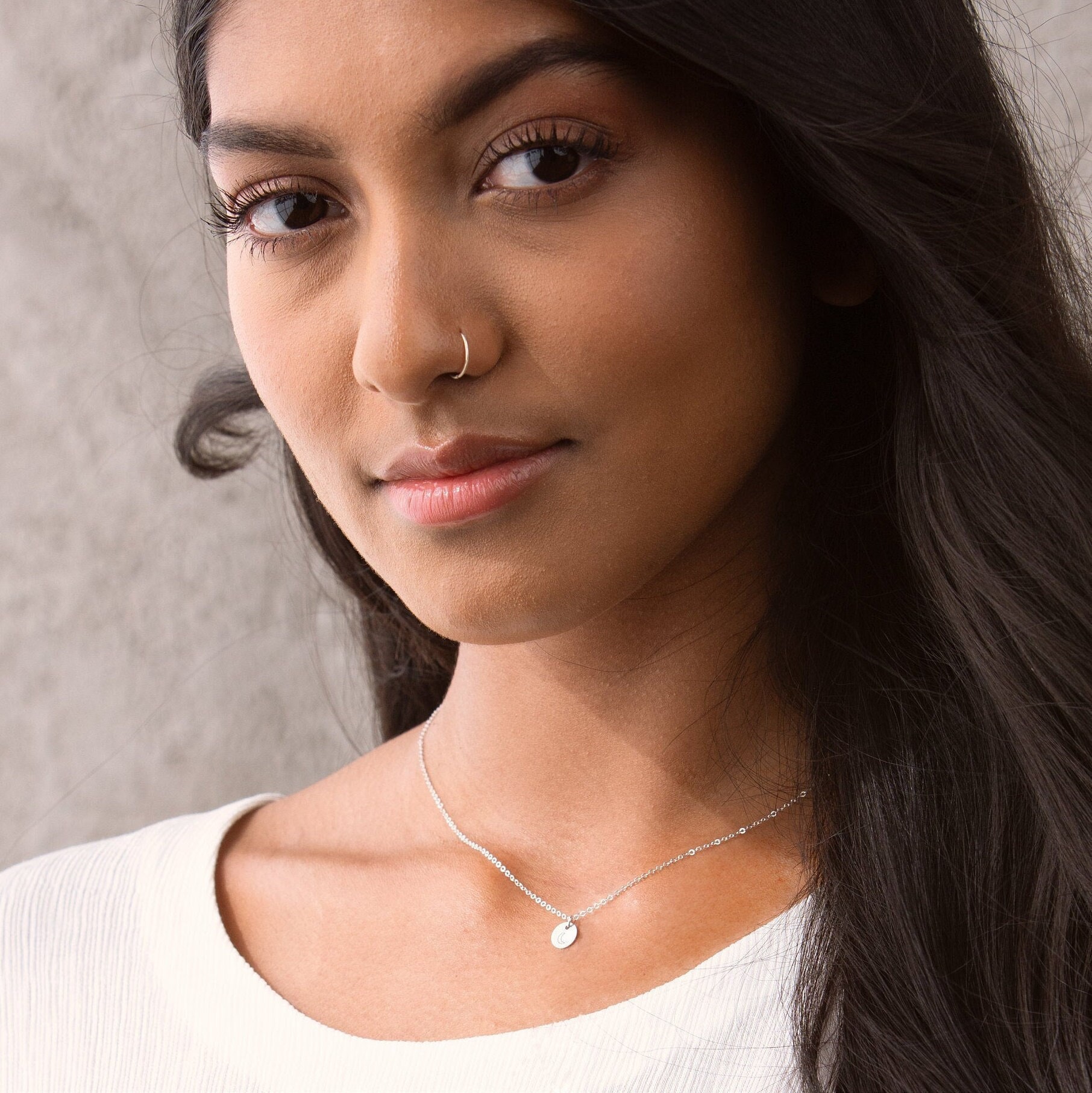 Initial Halskette Gold Buchstabe Disc Personalisierte Schmuck Benutzerdefinierte Brautjungfer Geschenk Für Sie Monogramm von CustomBrites