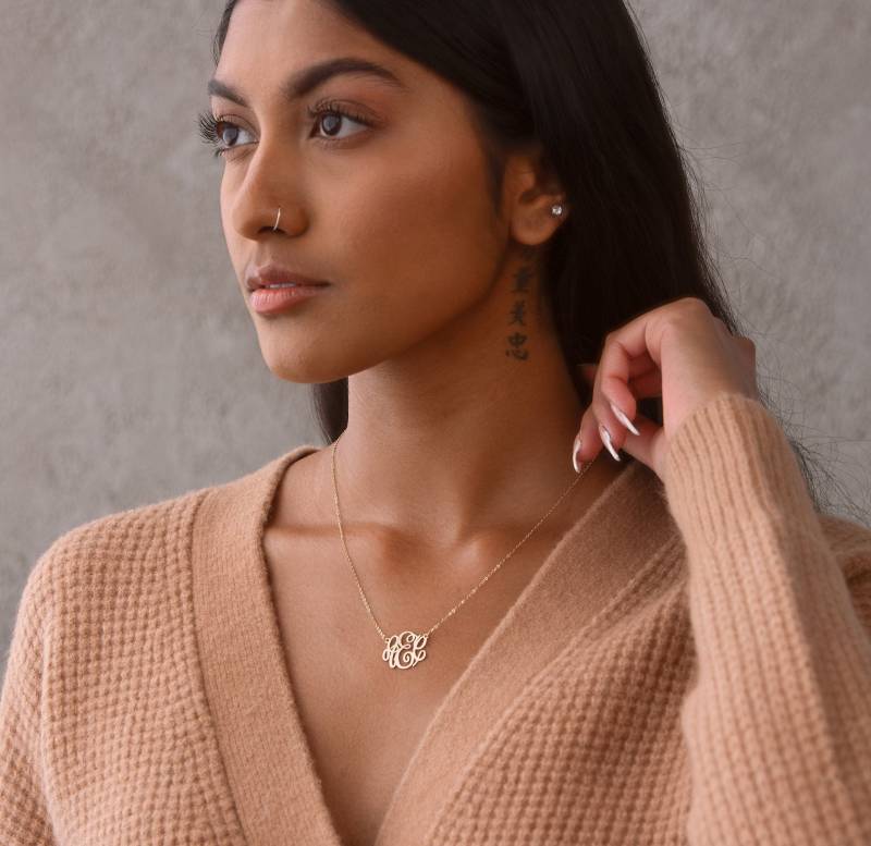 Monogramm Halskette Personalisierter Schmuck Initialen Anhänger Geschenk Für Sie Brief Namen Benutzerdefinierte Charme Personalisierte Goldkette von CustomBrites