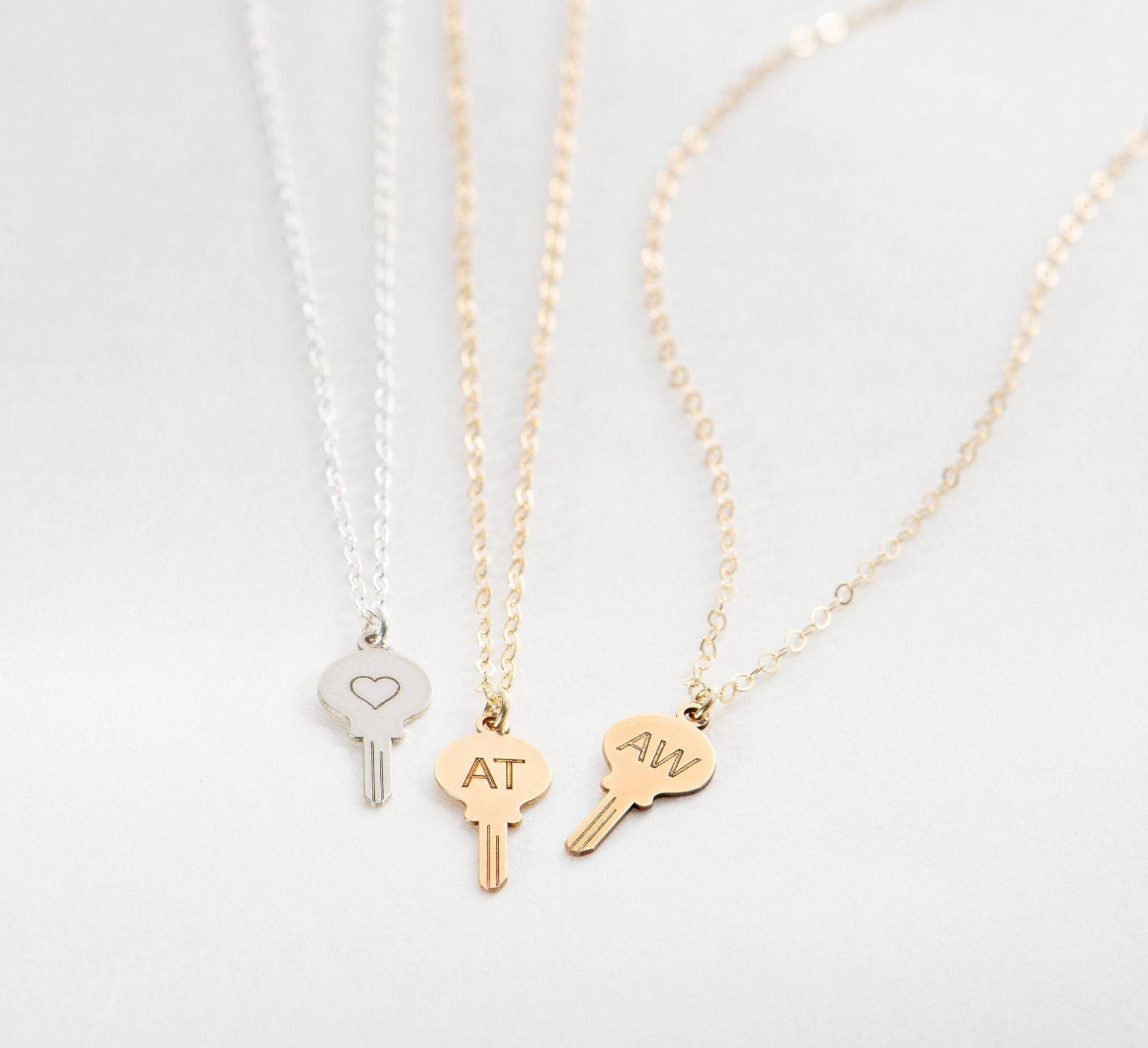 Schlüssel Anhänger Initial Halskette Personalisierte Buchstabe Individuell Gravierte Brautjungfer Geschenk Handgemachter Schmuck Charm Für Sie von CustomBrites