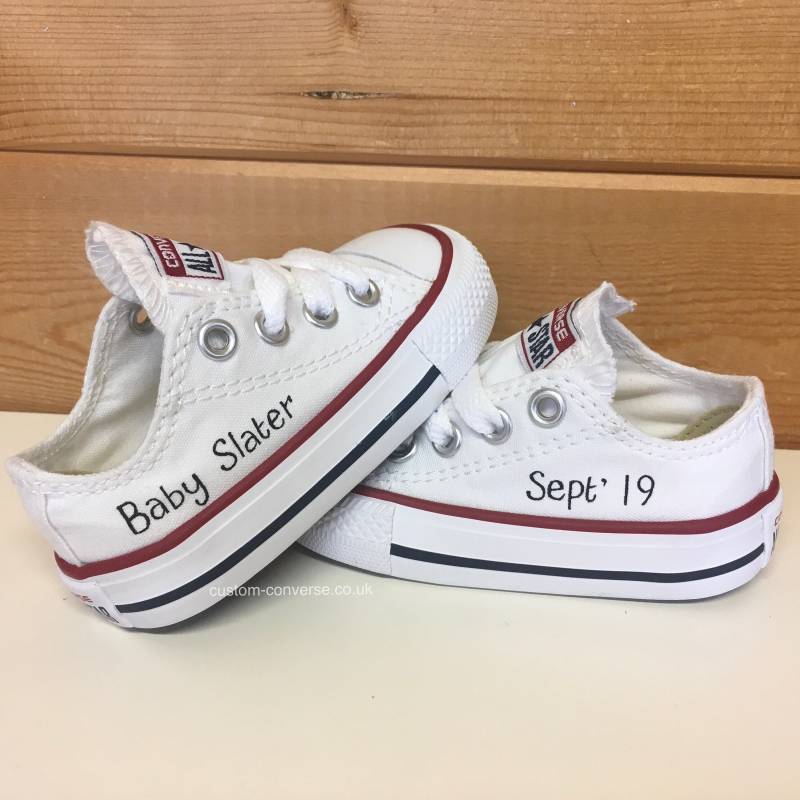 Personalisierte Handbemalte Baby Spange Benutzerdefinierte Namen Turnschuhe von CustomConverseLtd