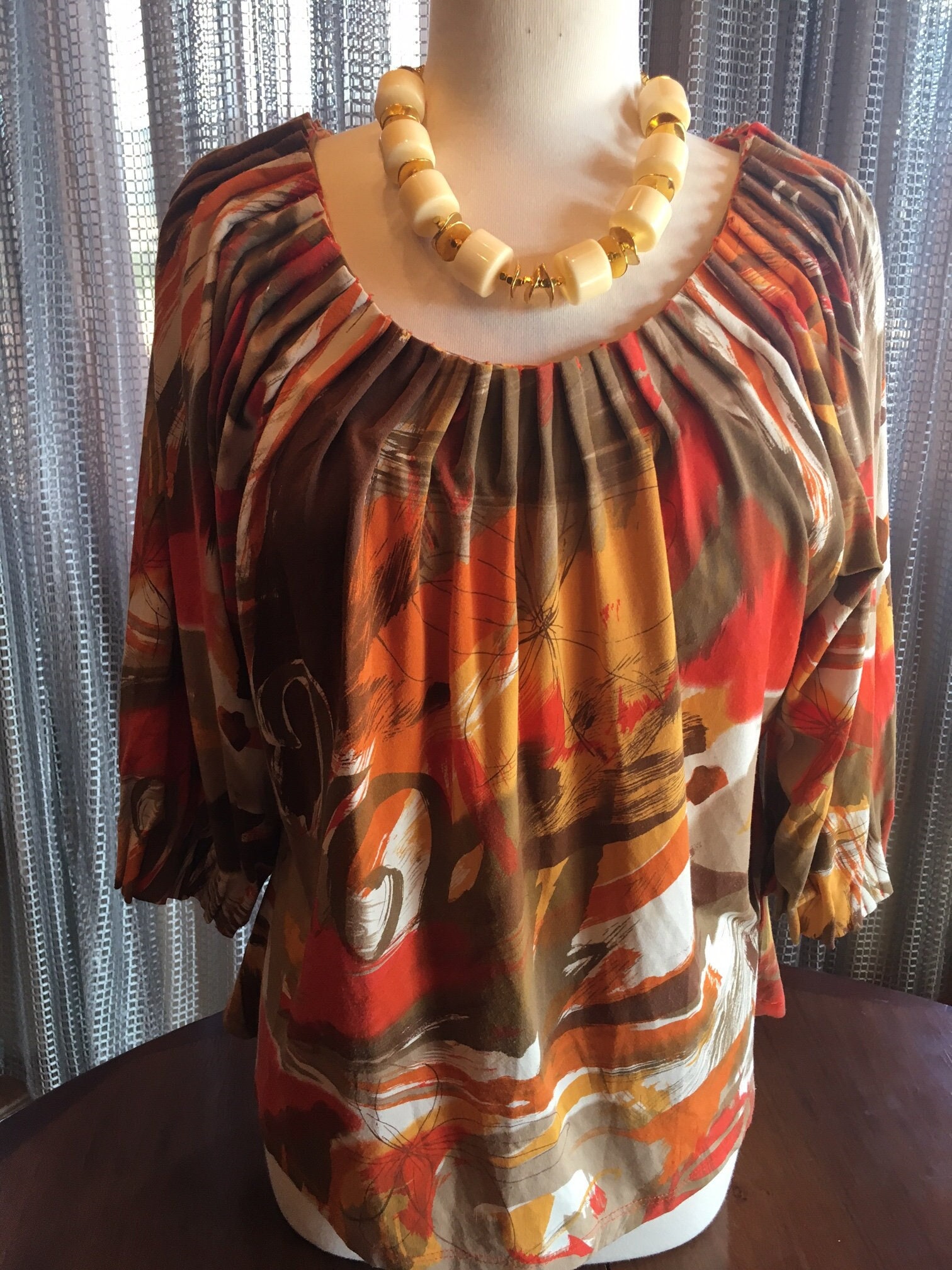 Custom Couture Xl Orange Tan Und Creme Midcentury Tunika Mit Gold Statement Halskette 1522 von CustomCoutureShop