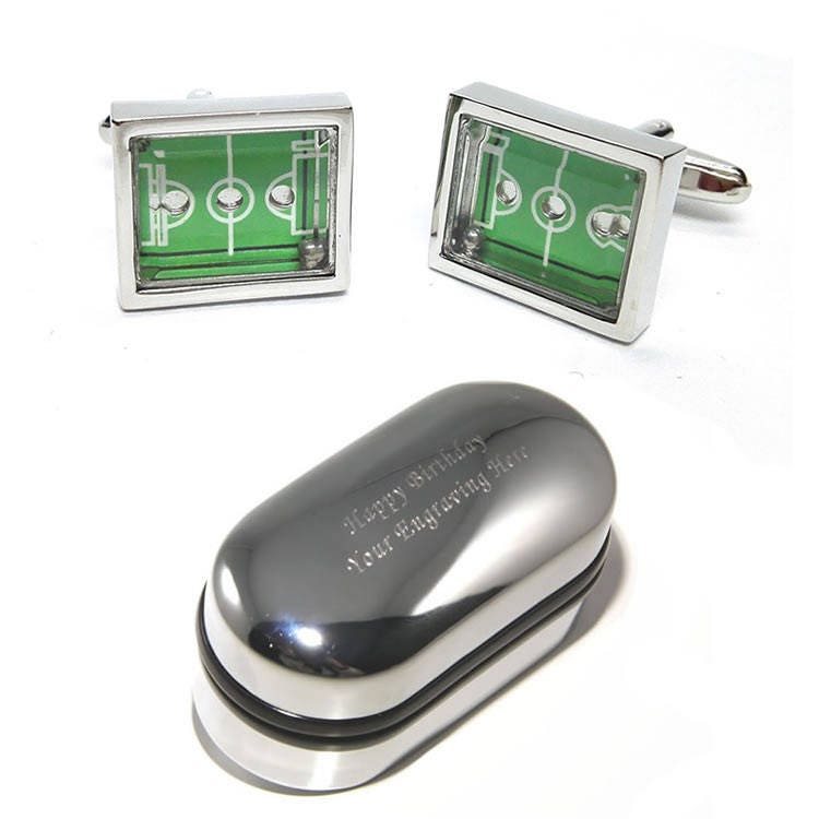 Schrulligen Fußballplatz Und Beweglichen Kugel Manschettenknöpfe & Gravierte Geschenk-Box | x2Psn007 - Footy Pitch Manschettenknöpfe, Neuheit von CustomGiftCoUK