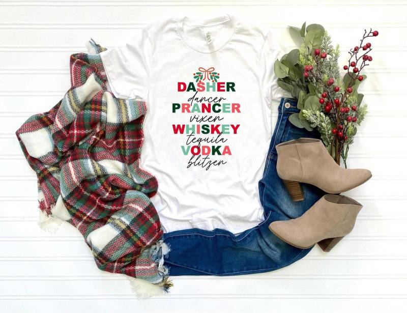 Drinking Christmas T-Shirt, Party Shirt, Dasher Dancer Prancer Vixen Moscato Vodka Tequila Blitzen Funny Shirt von CustomGiftFairy