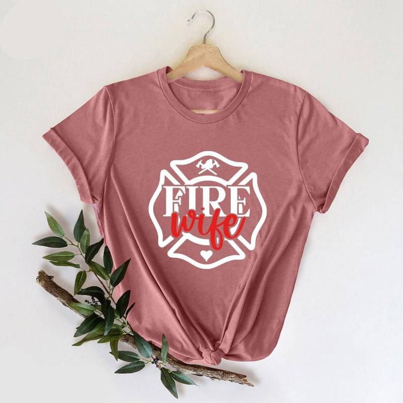 Firefighter Wife Shirt, Gift New Fire Wife, Fireman Girlfriend Fiancée Gift, Mom Shirt, Mothers Day von CustomGiftFairy