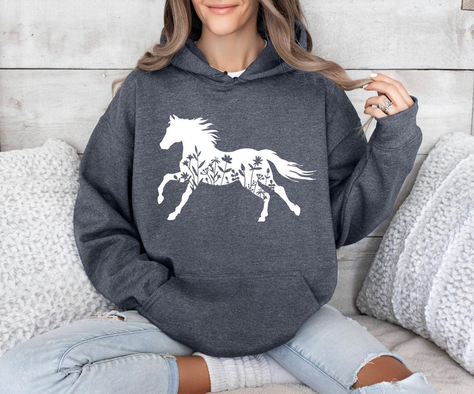 Floral Horse Hoodie, Lover Women Country Animal Present, Gift For Lovers, Riding, Hoodie von CustomGiftFairy